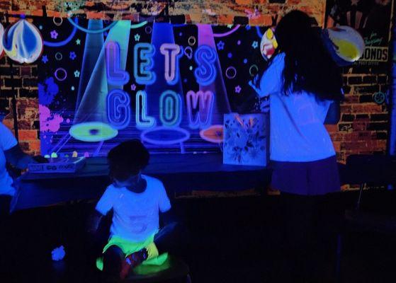 The glow in the dark room was the BEST room .