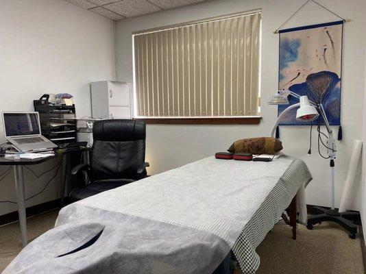 Ling Nature Balance acupuncture clinic another treatment room