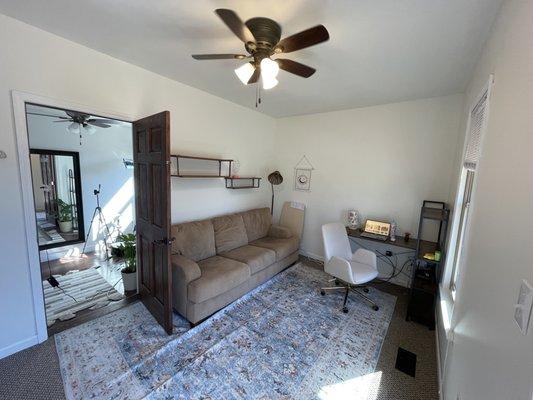 Office Rental space for hourly use. Perfect for remote workers