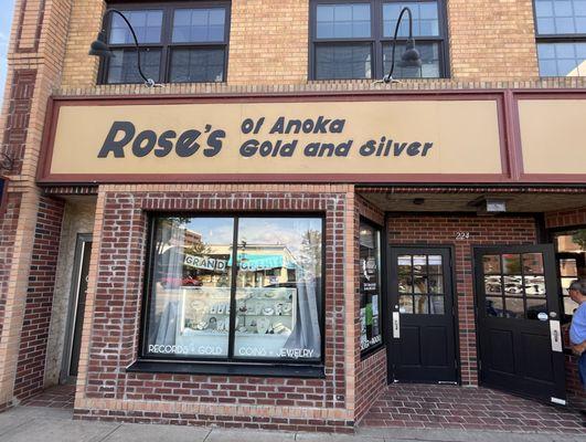 Roses of Anoka, Jewelry, Coins, Bullion, Buy/Sell, Gold, Silver,  Albums, Concert Shirts, Rocks