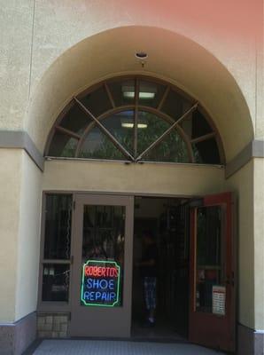 Roberto's Shoe Repair