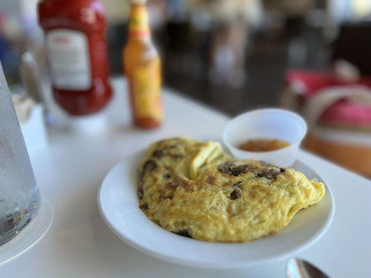 Hawaiian inspired omelette (Imu pork, mushrooms mango chutney)