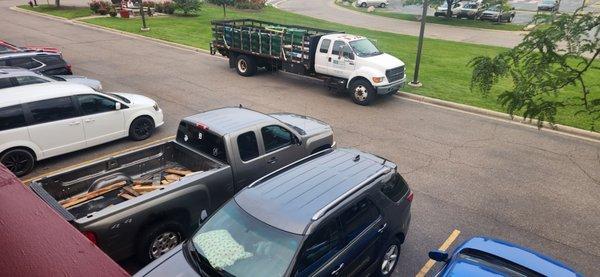 Parked in fire lane blocking all these vehicles at the hotel. Speaks volumes on there character
