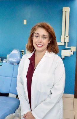 Nuestro oficina manejada por su fundadora y duena,Madeleine Castellanos, DMD