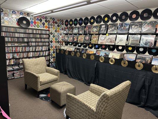 Tons of vinyl records, CDs & DVDs!
