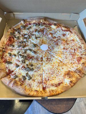 XXL half cheese and half meatballs