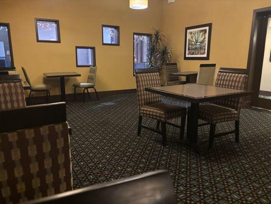 It's empty most ppl sit at the bar