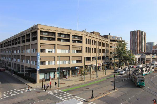 Atrium On Commonwealth