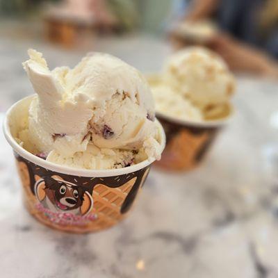 Lemon Blueberrycake and GF salted carmel