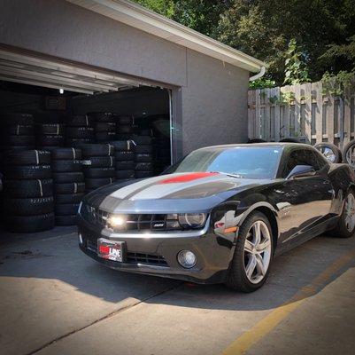 Tire shop with balancing machinery