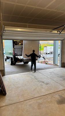 Mover taking a mattress off a gate lift.