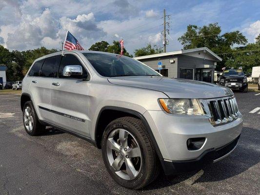 2012 JEEP GRAND CHEROKEE
Price: $8,290