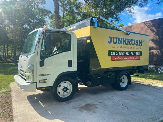 JunkRush offers reliable junk removal services, whether you need full-service assistance or prefer self-service. Our truck handle it all!