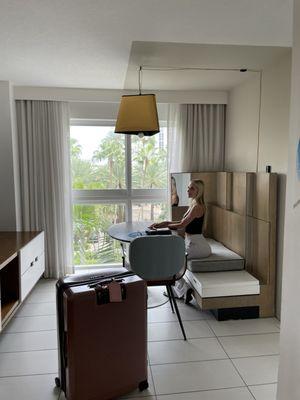 Sitting area in king room