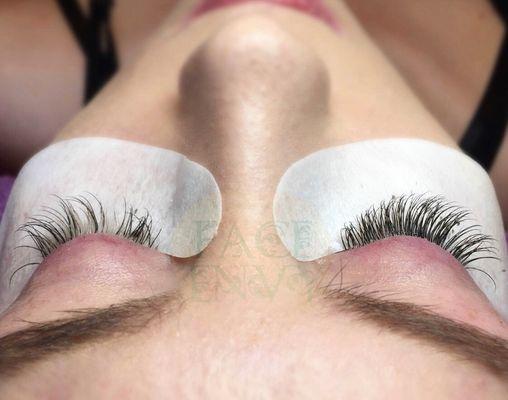 Book your fills every 10-21 days for full, beautiful lashes