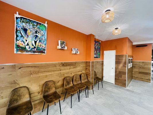 Comfortable seating, air conditioning (a/c), bathroom, wifi, TVs, and music for your pleasure while doing self service laundry. #Bushwick
