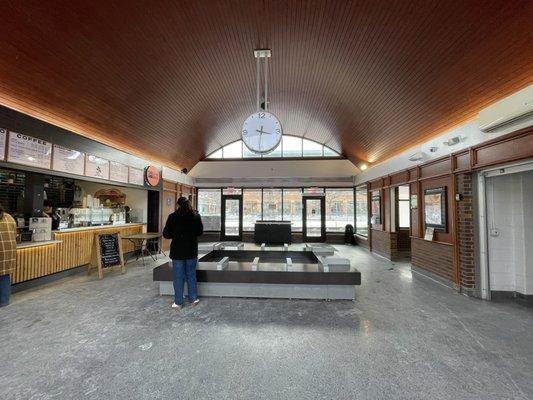 Des Plaines Metra Station