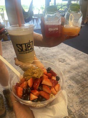 Açaí bowl, smoothie, juices