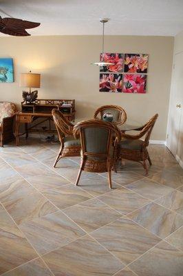 Eat inside or on the lanai!