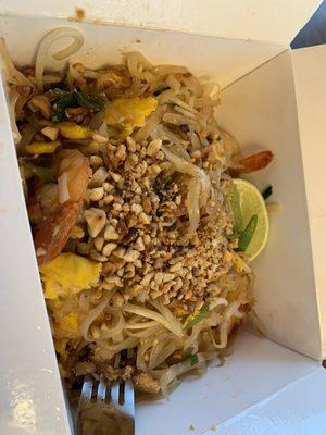 Shrimp Pad Tai noodles