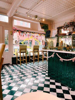 La Maison Jaune Cafe