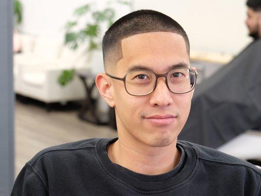 We do buzz cuts, fades and tapers too! | Realizamos todo tipo de cortes de pelo corto.