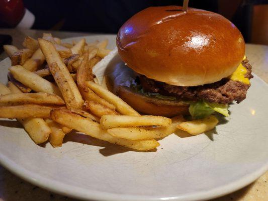 Cheeseburger & fries