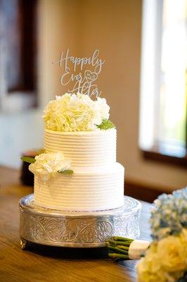 Flowers provided for the cake