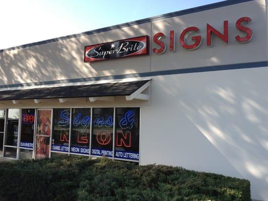 This place is good priced and fast. Quality print work and installation.