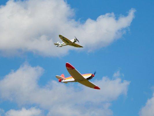Model airplane pylon races.