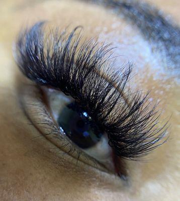 Lash Extensions (classic, hybrid, volume & mega volume)