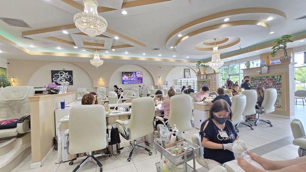 Universal Nails