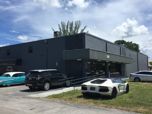 The front office of Diamante Paint and Body Works.