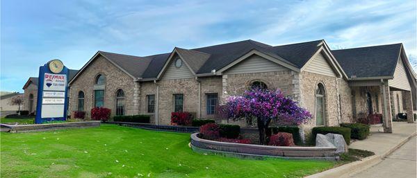 Our office building, RE/MAX Advisors