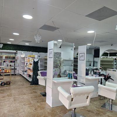 D’ Luxury Beauty Salon & Spa