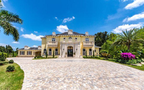 Joe Caprio and Co Real Estate
http://joecaprioandco.com/home.html
954-434-1776