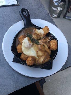 Tater tot poutine
