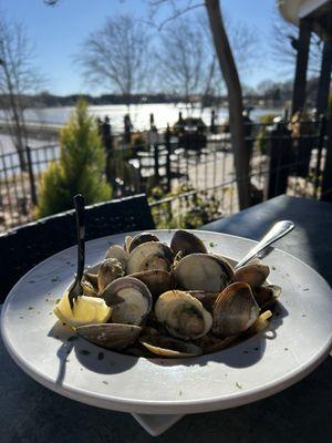 Eddie's on Lake Norman