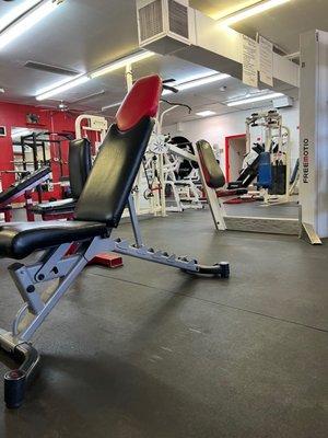 inside the gym!! lots of machinery options