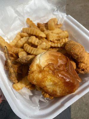 Wings and fries with dinner roll