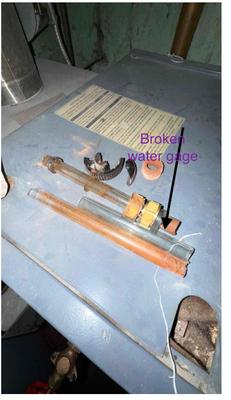 Here's the broken water gage that Sean from Astacio failed to fix.