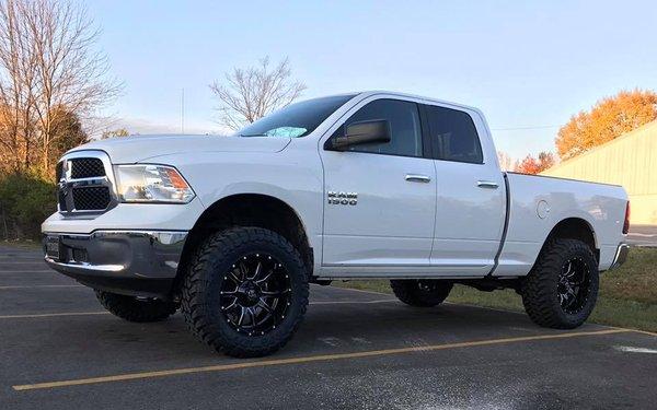 Center Street Service, Wheel & Tire