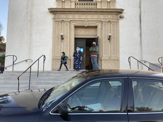 Dropping off Our Loving Miss Anna.
Over 15 Years 5 times a week going to the chapel. Camarillo CA. 2022