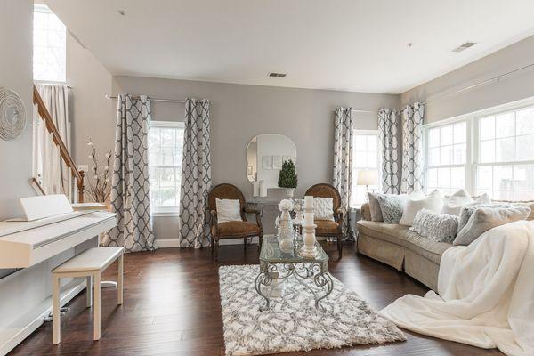 Alexis Wise - Realty One Group