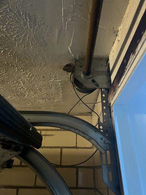 Left side cable detaching from pulley