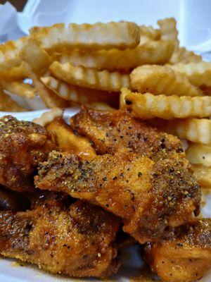 Mild wings with a sprinkle of lemon pepper and crinkle cut frys
