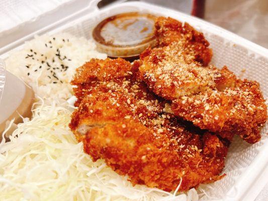 Tonkatsu plate~ Savory , juicy, and crunchy! めっちゃおいしい