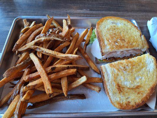 Quinton's Bar & Deli
