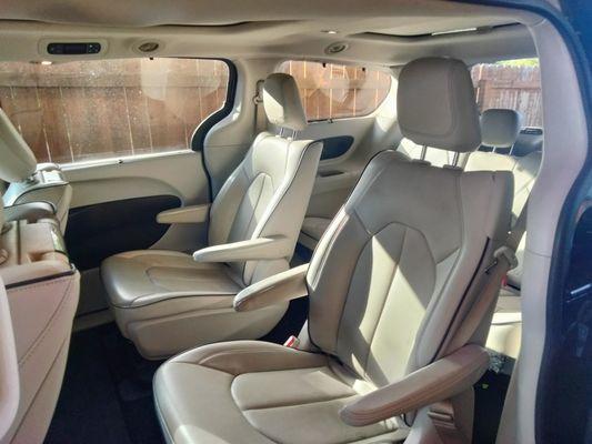 2017 CHRYSLER PACIFICA VERY NICE AND CLEAN RUNS AND DRIVES LIKE A NEW ONE