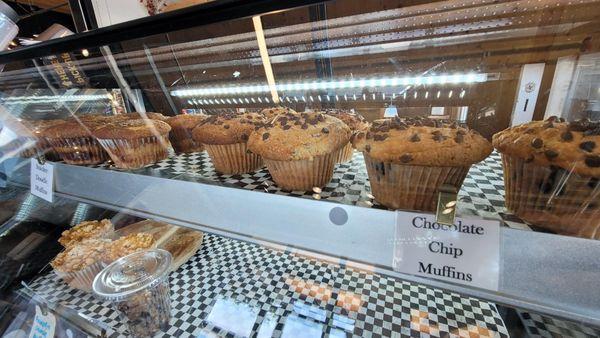 Chocolate Chip and Snickerdoodle muffins
